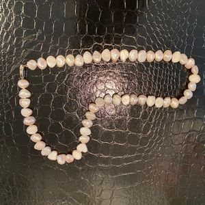 Pearl necklace with sterling silver claw catch